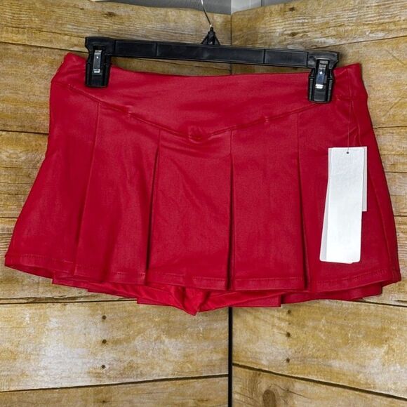MADDEN GIRL PLEATHER VALENTINE CHILL RED PLEATED EXTRA SHORT SKORT SIZE MEDIUM - Picture 1 of 3